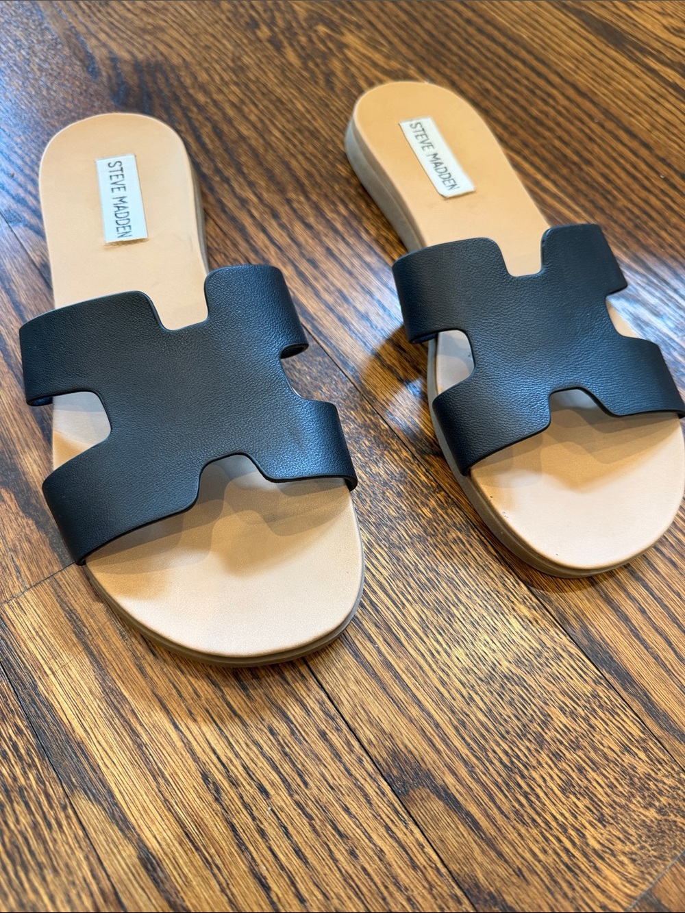 Steve Madden sz 7 sandals black leather uppers tan base slip on flat sandals